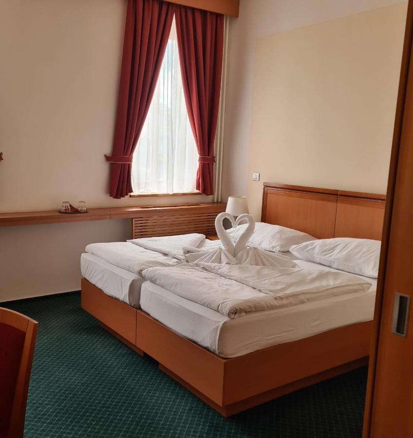 Hotel Slovan Єсеник Екстер'єр фото