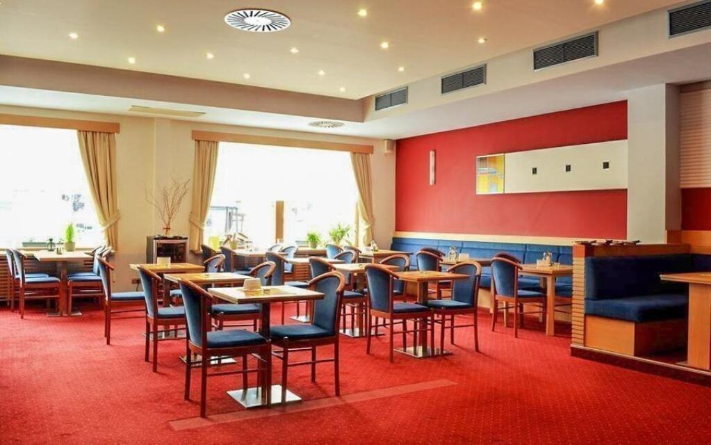 Hotel Slovan Єсеник Екстер'єр фото