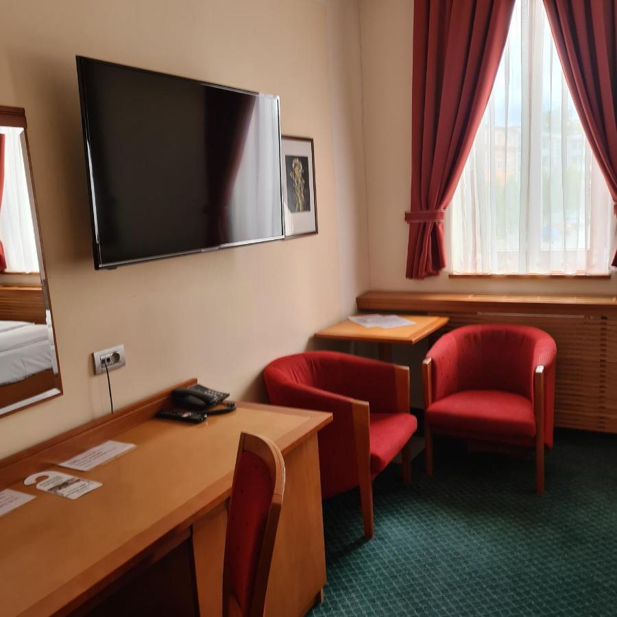 Hotel Slovan Єсеник Екстер'єр фото