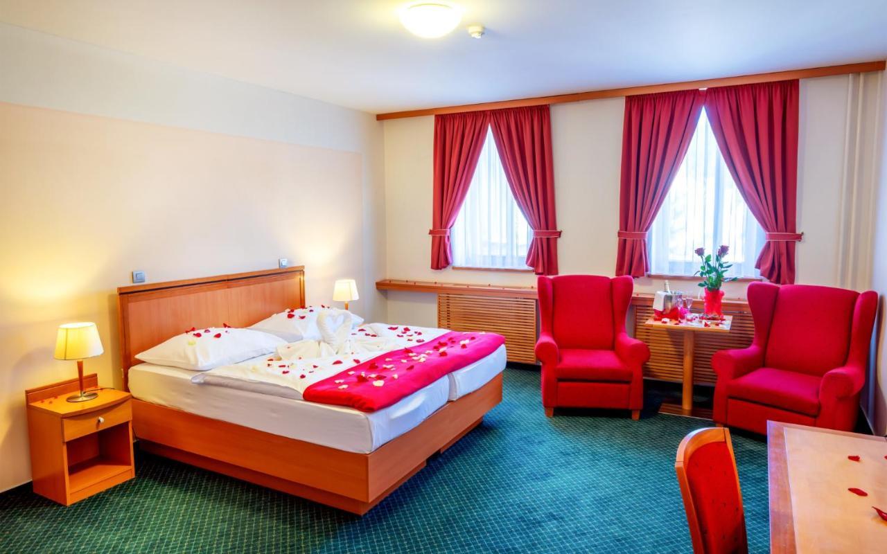 Hotel Slovan Єсеник Екстер'єр фото