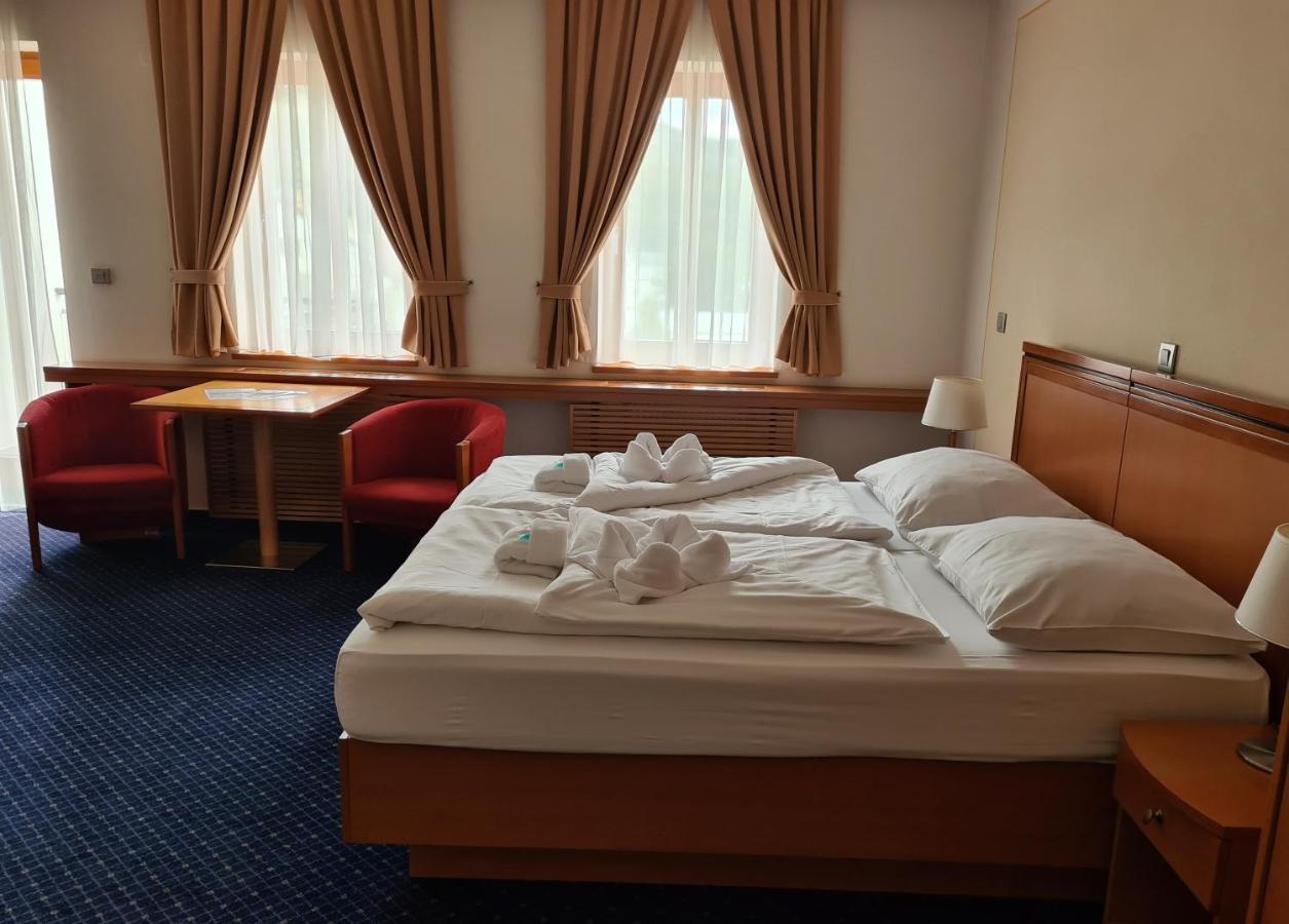 Hotel Slovan Єсеник Екстер'єр фото