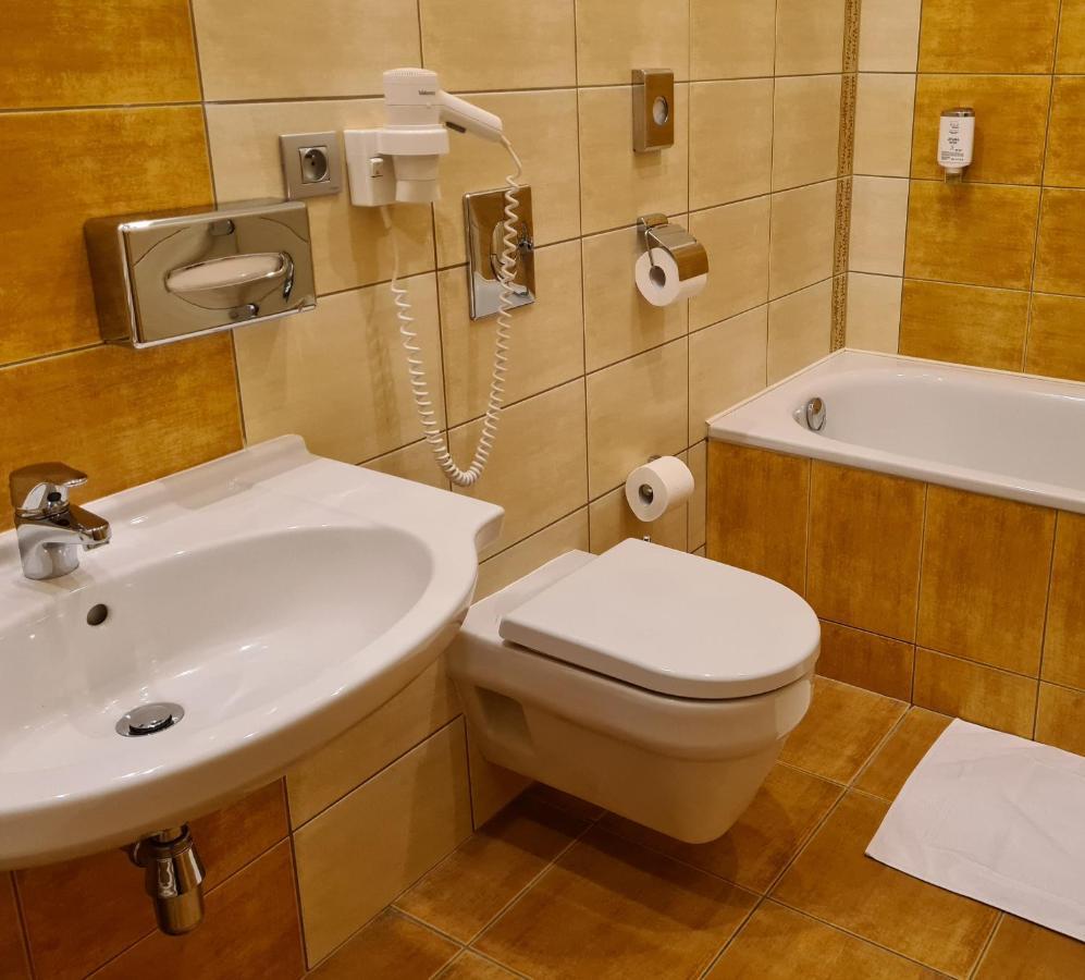 Hotel Slovan Єсеник Екстер'єр фото
