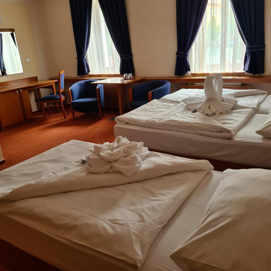 Hotel Slovan Єсеник Екстер'єр фото