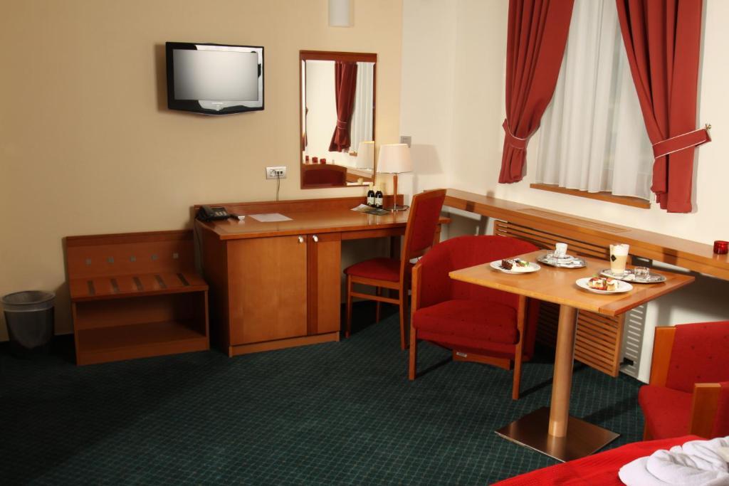 Hotel Slovan Єсеник Номер фото