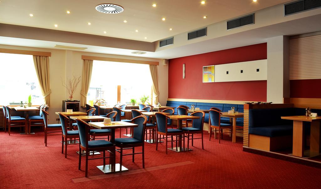Hotel Slovan Єсеник Екстер'єр фото