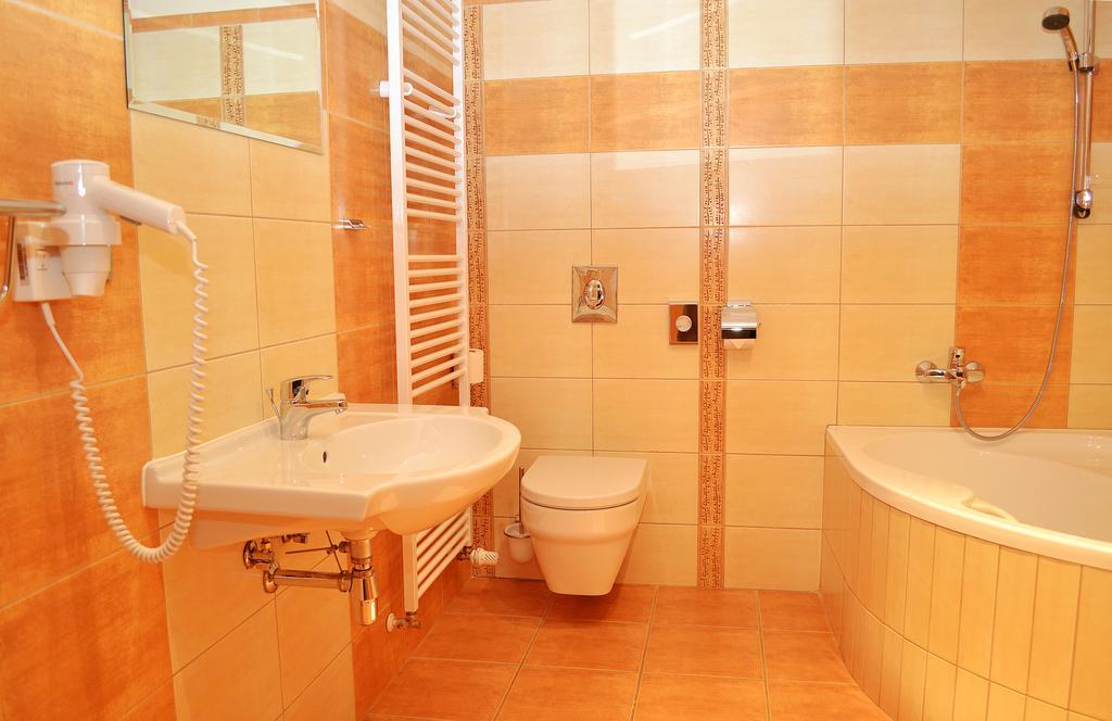 Hotel Slovan Єсеник Екстер'єр фото